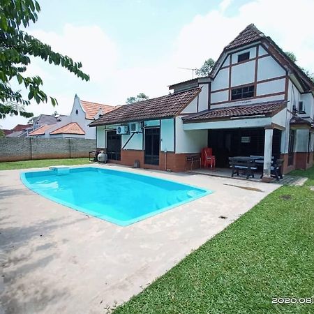 Villa With Private Swimming Pool Malacca Exterior photo