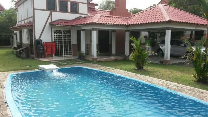 Villa With Private Swimming Pool Malacca Exterior photo